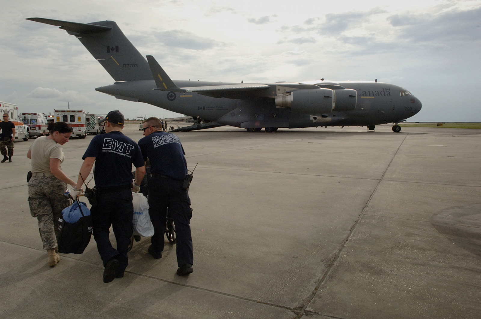 First responders near Royal Canadian Air Force CC-17 177703.jpg