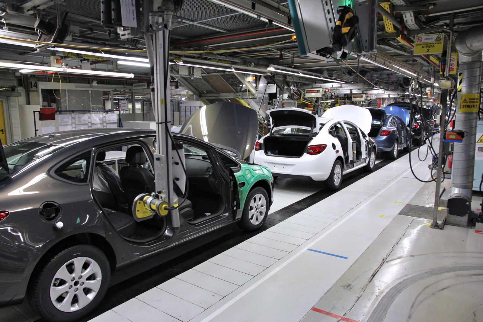 001 Car factory assembly line - Opel factory in Gliwice, Poland.jpg