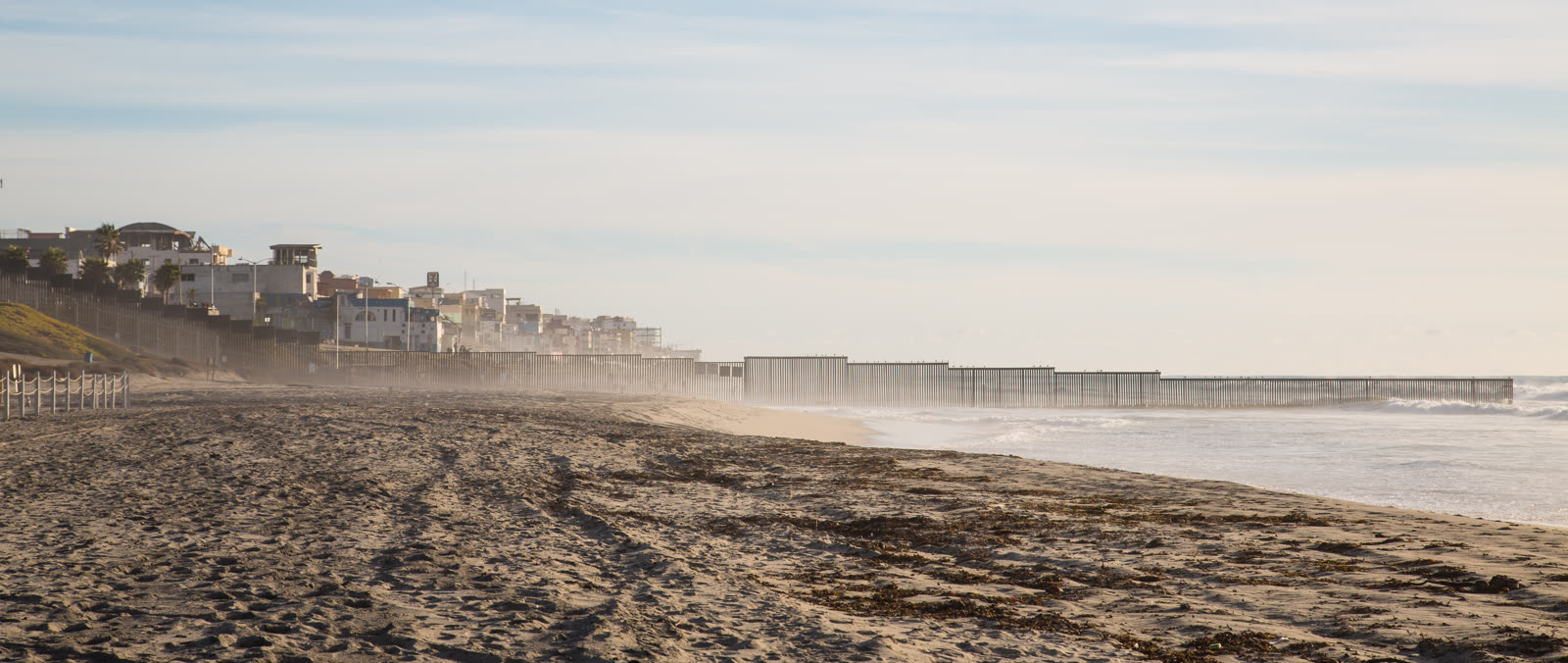 Border Fence (15837943118).jpg